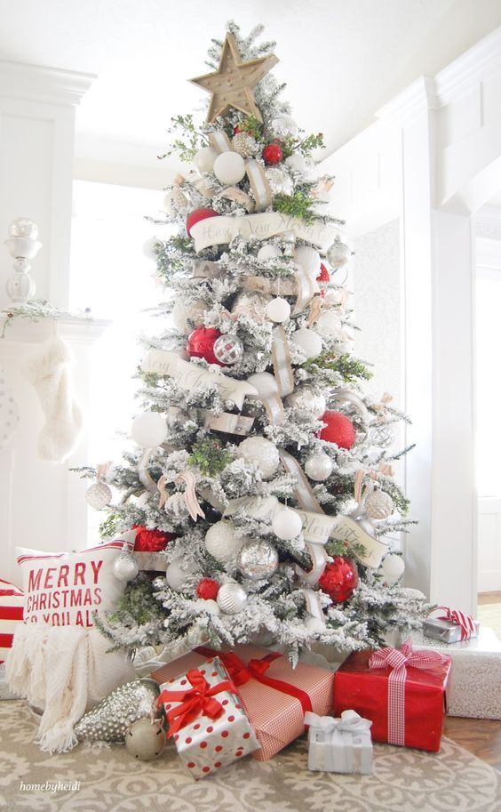 Come Addobbare Un Albero Innevato Un albero di Natale innevato? Eccone 15 bellissimi per ispirarvi...
