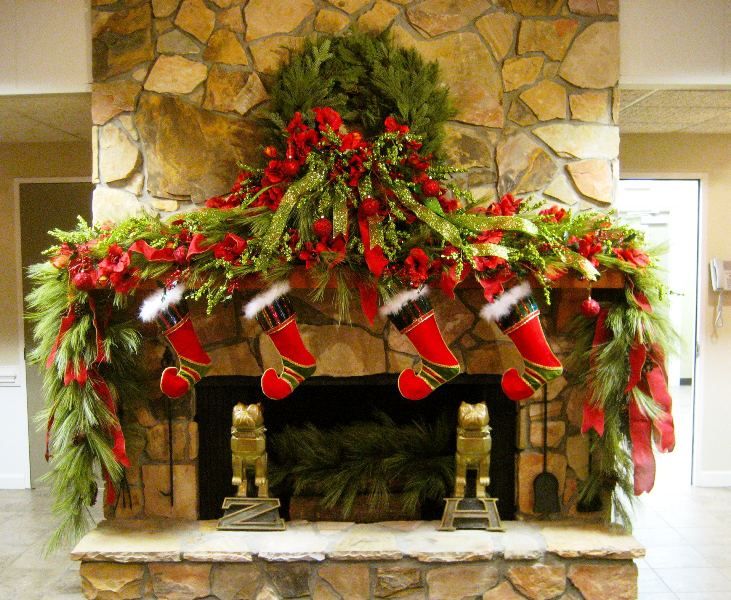 Decorare il camino per Natale! 20 idee a cui ispirarsi...