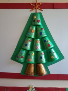 Tutorial Albero Di Natale Con Bottiglie Di Plastica.Decorazioni Natalizi Con Bicchieri Di Plastica O Carta 20 Idee Tutorial