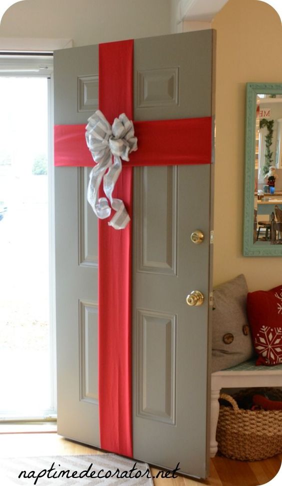 Decorazione Porta Natale Fai Da Te Decorare le porte per Natale con fantasia! Ecco 11 idee per ispirarvi...