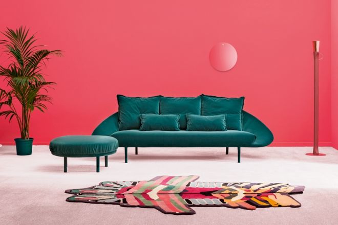 Il colore giusto dietro al divano ecco 15 idee tutte da for Divano velluto verde