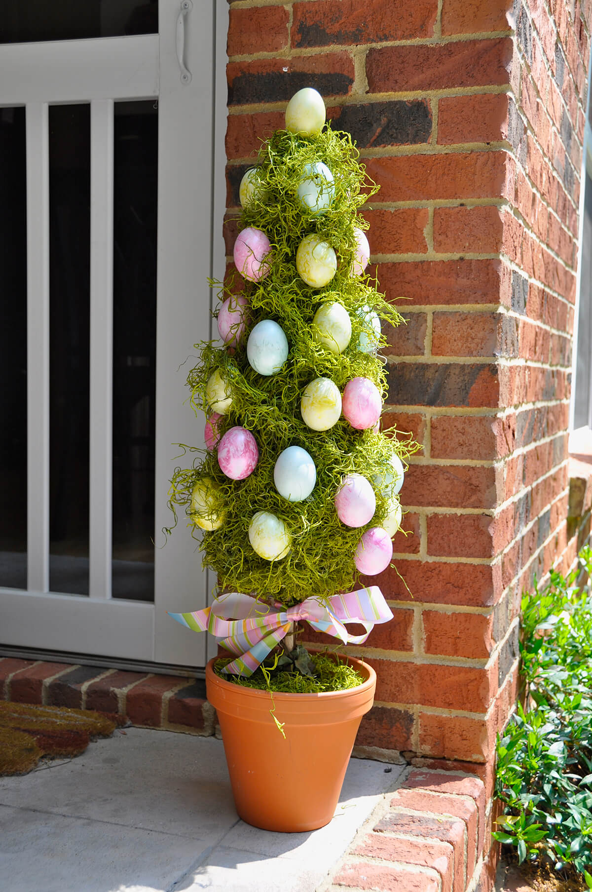 Decorare il portico di casa per Pasqua