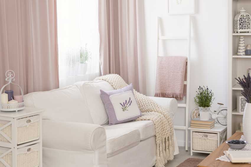 soggiorno molto glamour, un misto moderno e shabby chic.