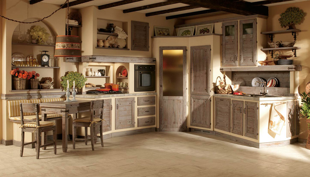 bellissima cucina in stile shabby con sportelli in legno, tavolo rustico, color tortora fango.