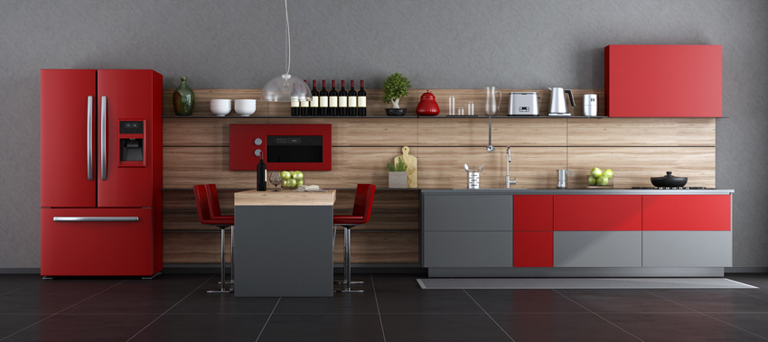 cucina lineare di grande dimensione, stile moderno colore rosso, grigio e legno.