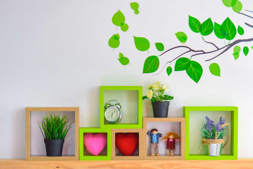 Mensole colorate verde, ideale per decorare la camera di un bambino.