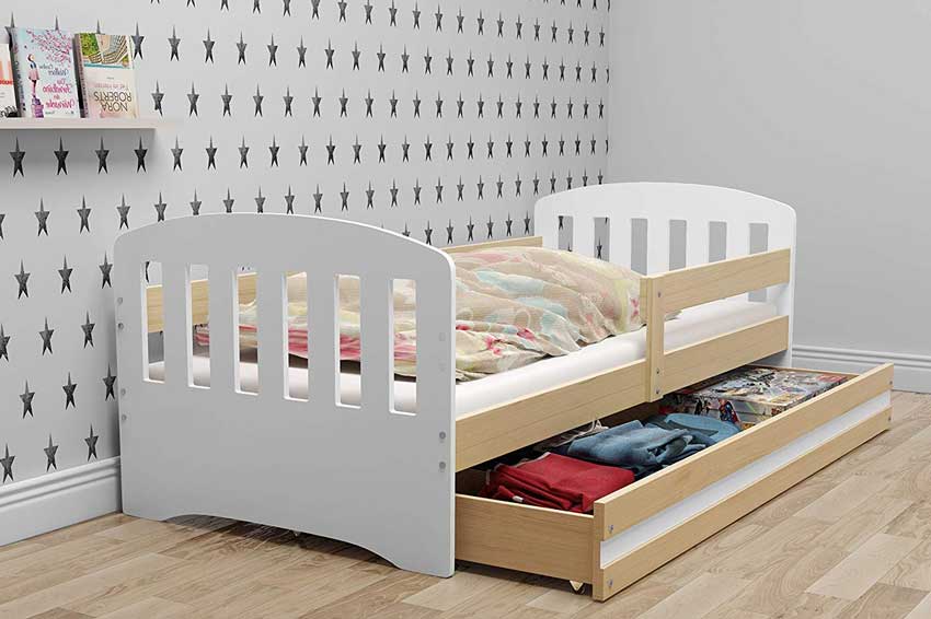 Letto salvaspazio per bambino con cassetto sotto per sistemare vestiti.