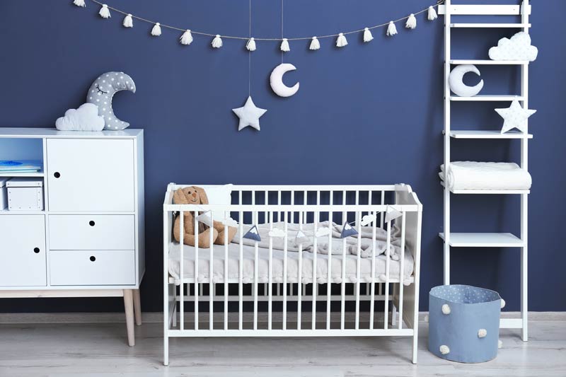 Idee per una cameretta neonato blu e bianco, decorazioni murali decorative.