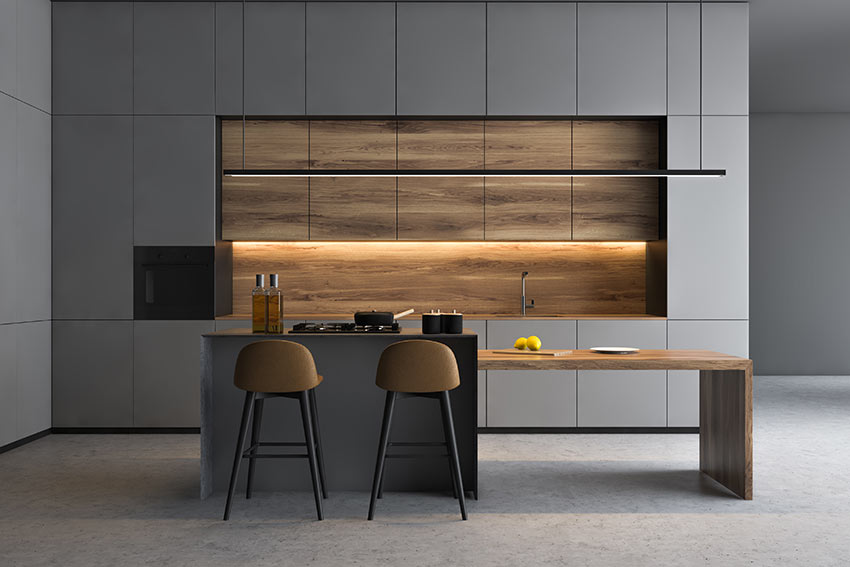 Cucine in legno bicolore grigio antracite.