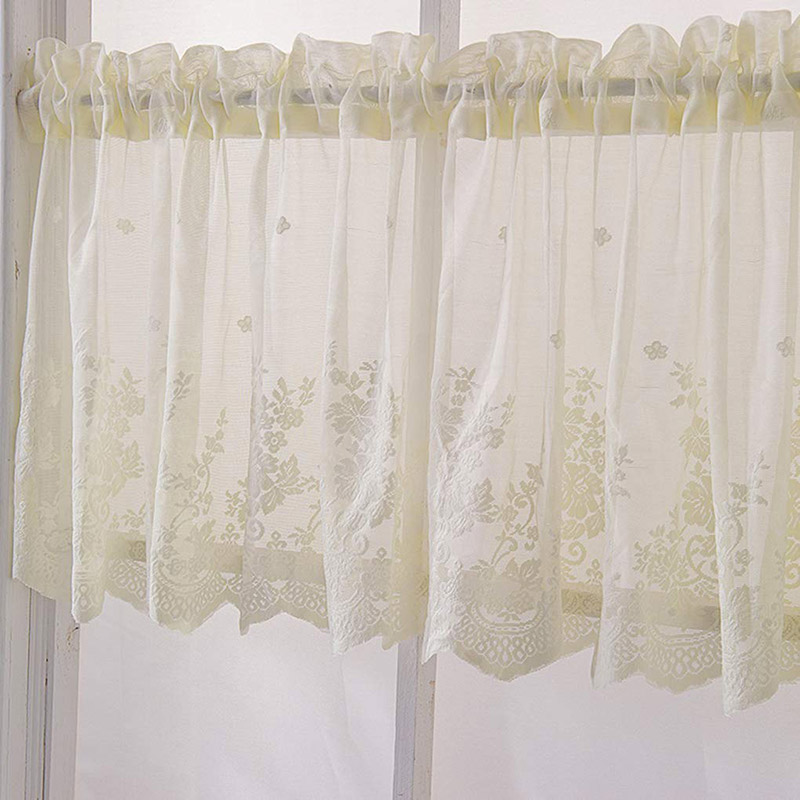 Delicata mantovana stile shabby chic ricamata.