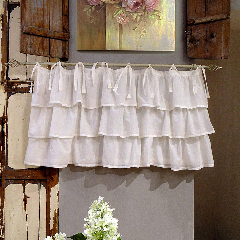 Le tendine con mantovane shabby chic.