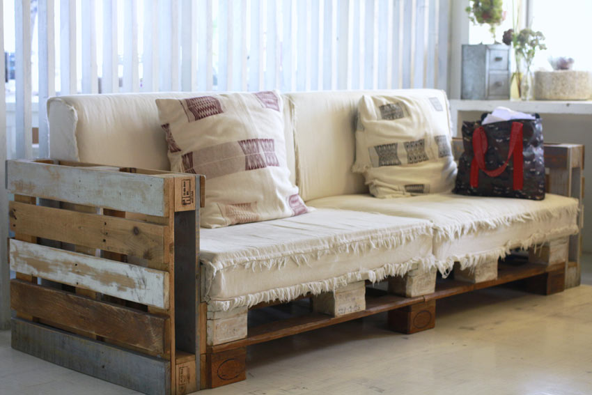 Divani in pallet stile vintage.