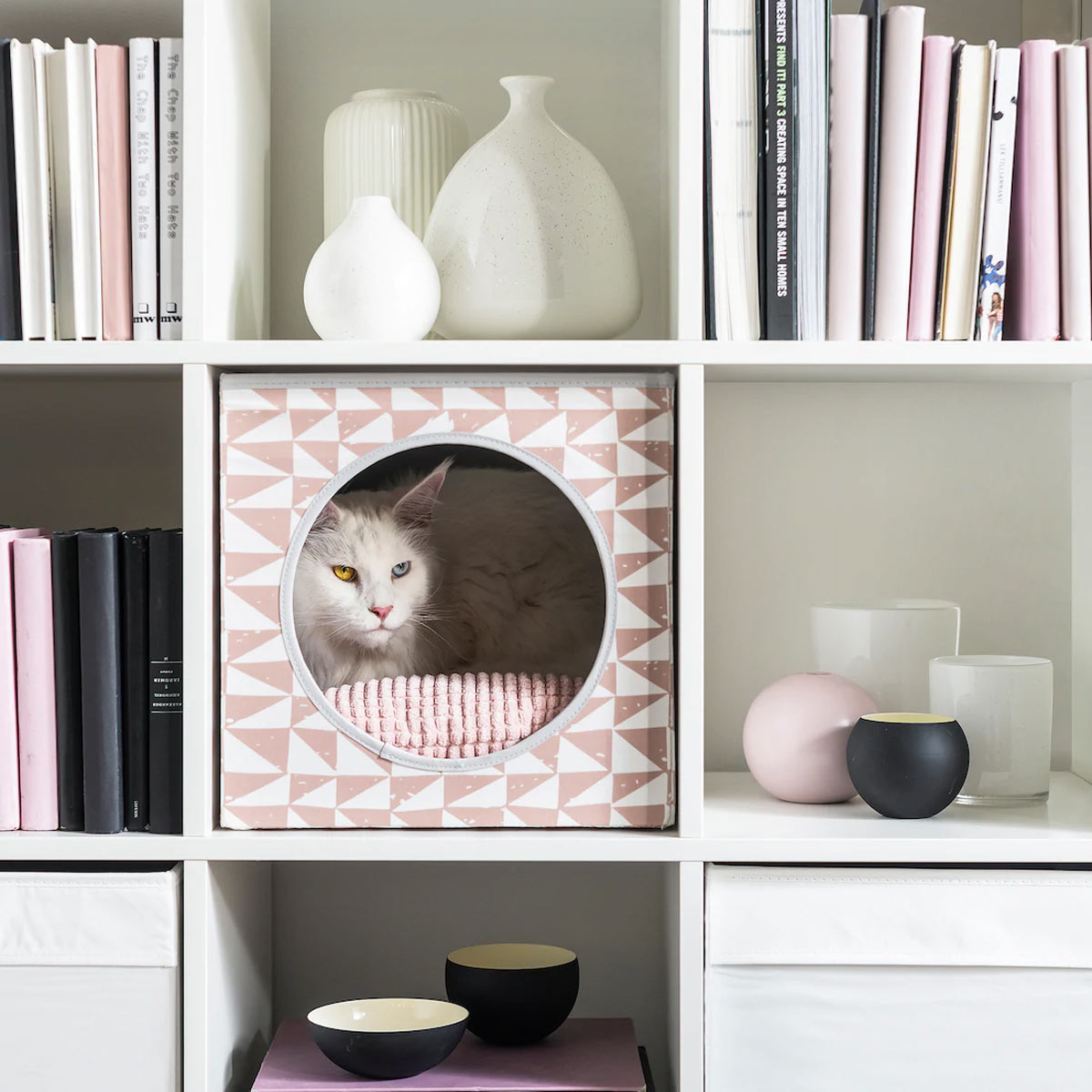 Cuccia design IKEA per gatti da inserire nello scaffale KALLAX
