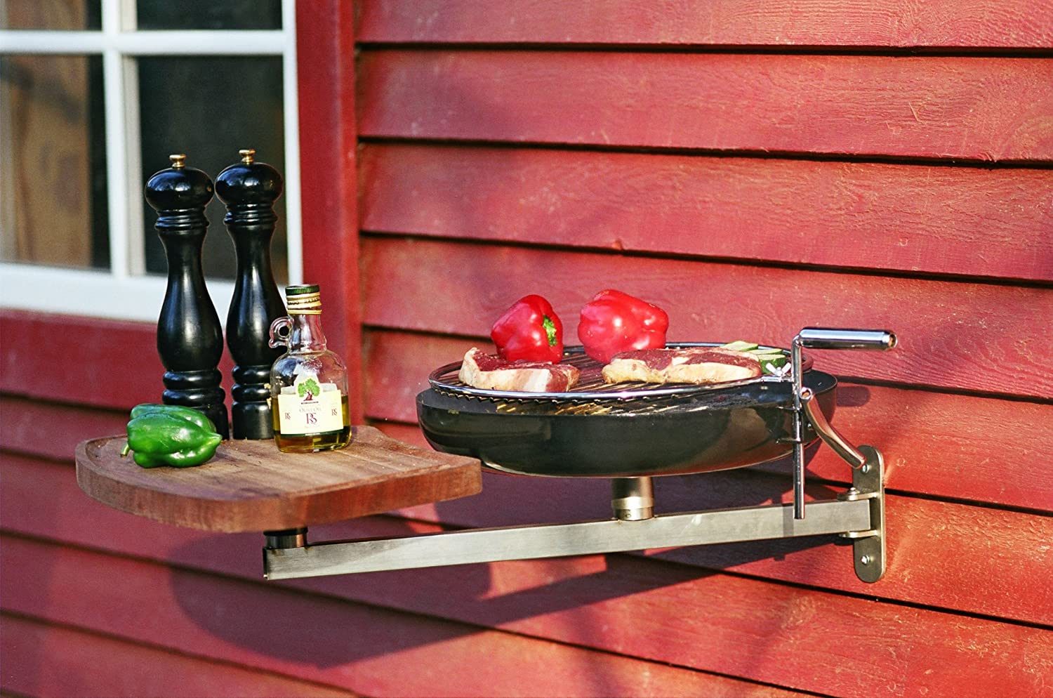 Bellissimo barbecue salvaspazio per il balcone.