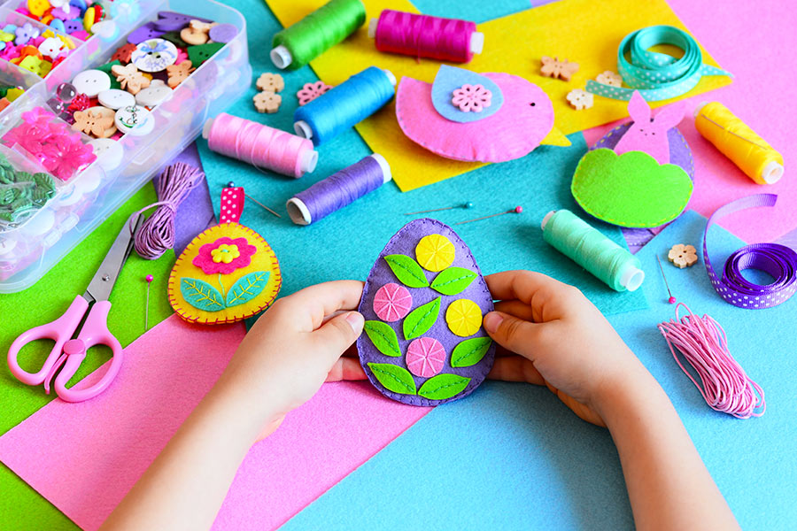 Lavoretti pasquali con la stoffa da realizzare con i bambini.