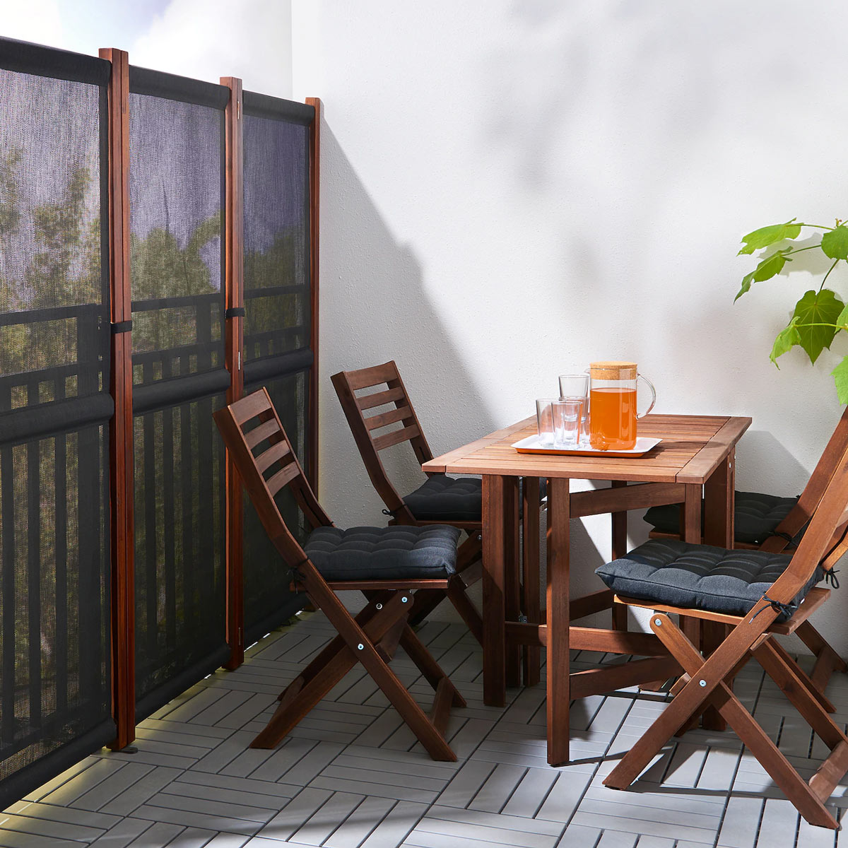 Separè IKEA SLÄTTÖ, ideale per avere un po di privacy sul balcone.