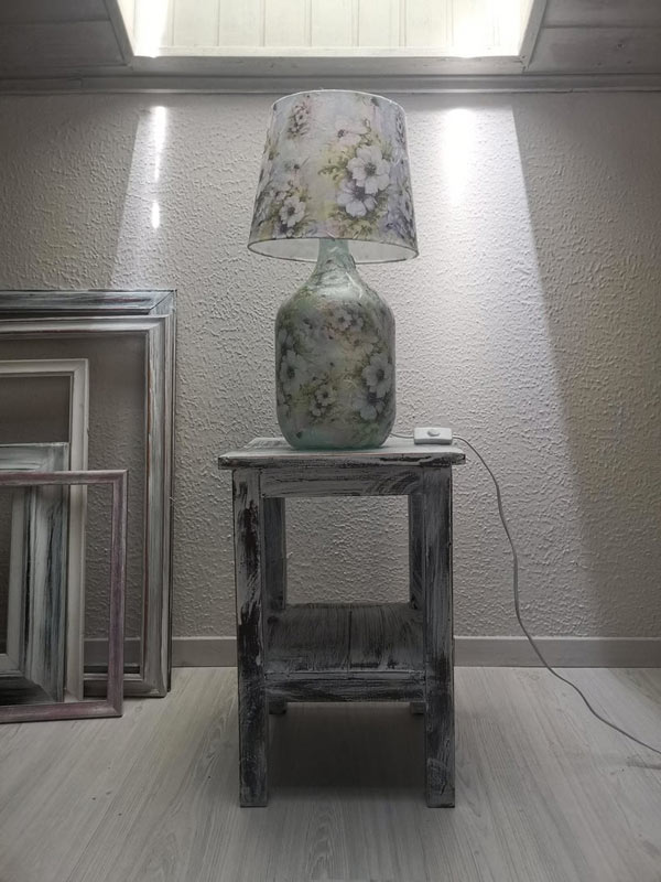 Splendida lampadina realizzata con una damigiana.