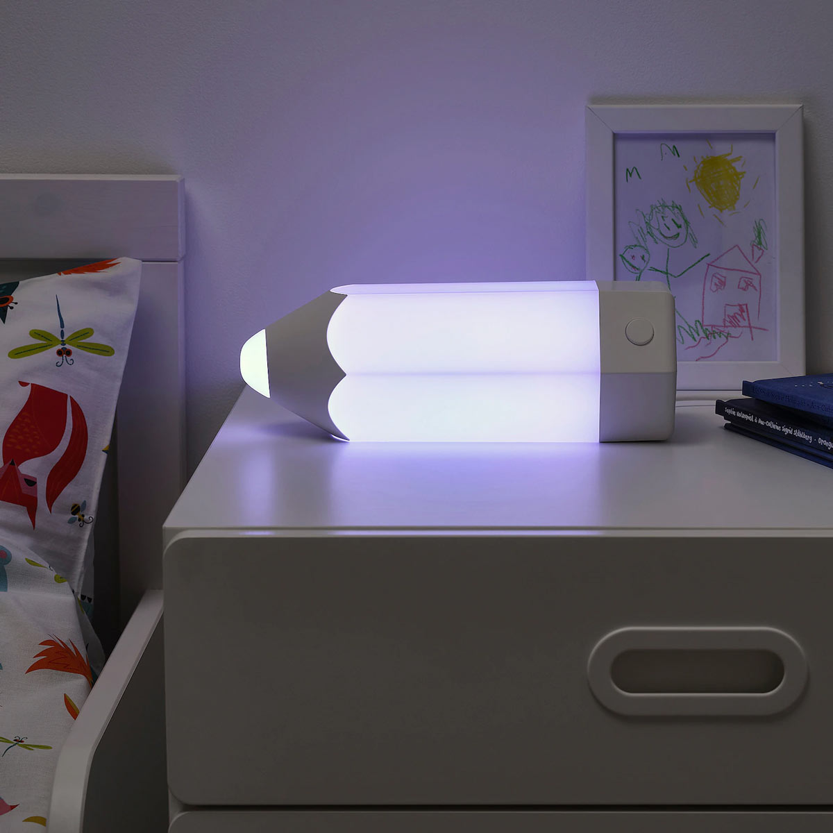 lampada da tavolo IKEA a forma di matita per cameretta bambini