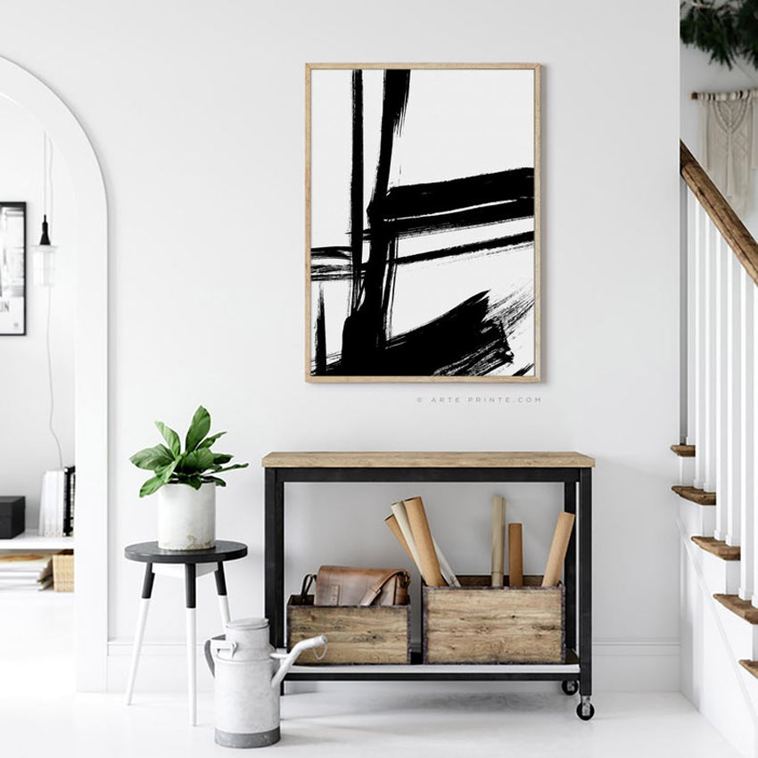 Quadro moderno bianco con pennellate nere, perfetto per decorare una casa moderna.