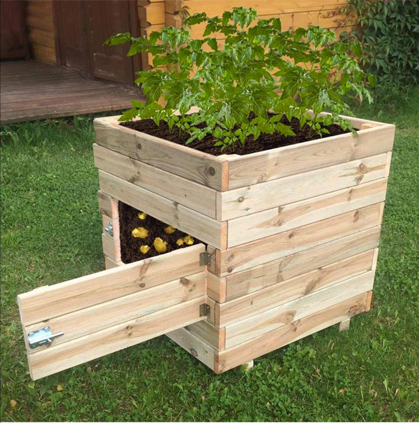 Vaso fioriera in legno per il giardino.