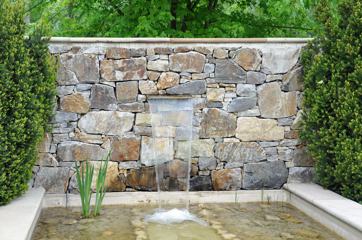 fontana in pietra giardino stile provenzale