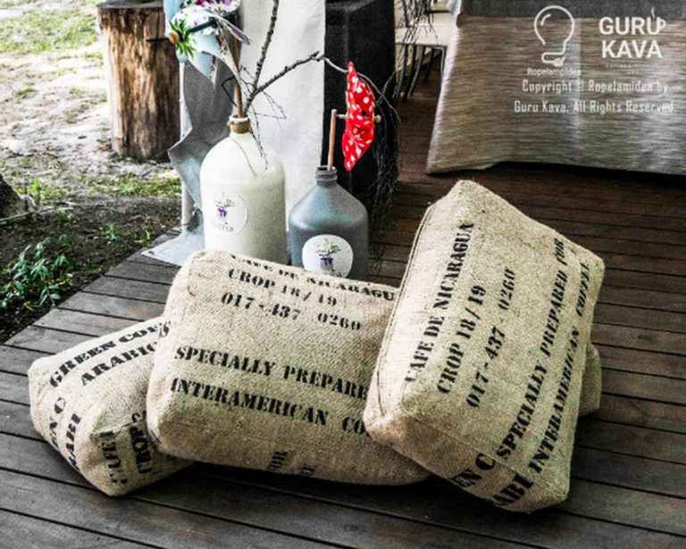 Backyard Chaps, Juego de Cornhole de adera con 8 bolsas incluidas