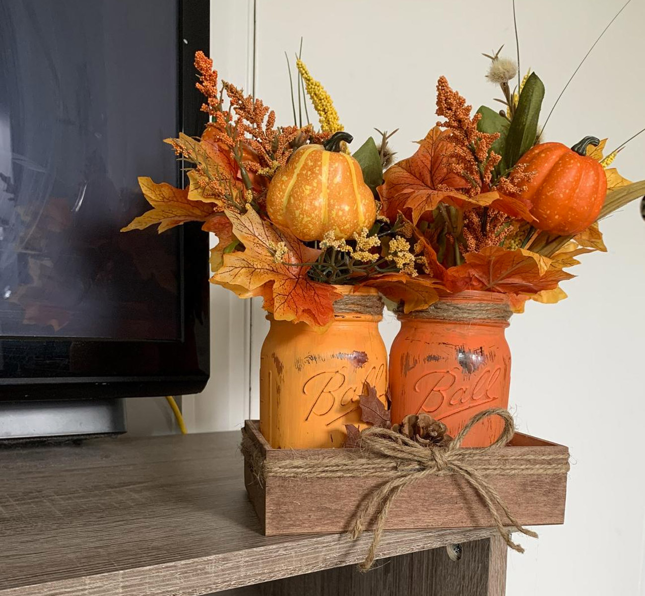 decorazione autunnale con un barattolo riciclato