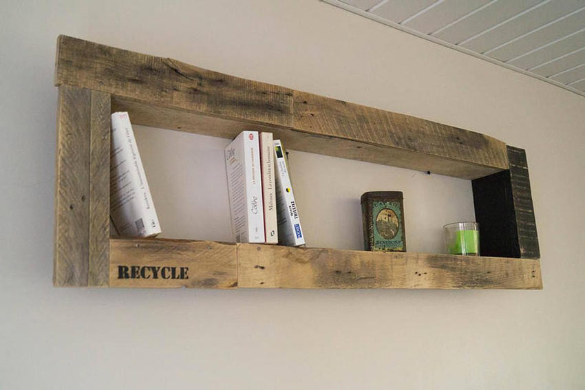 Mensola design fai da te realizzata con pallet.