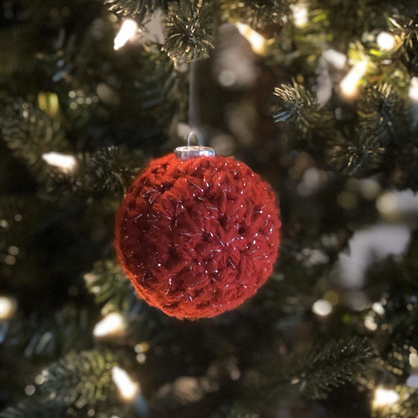 Lavoretti di natale all'uncinetto per realizzare palline dell'albero.