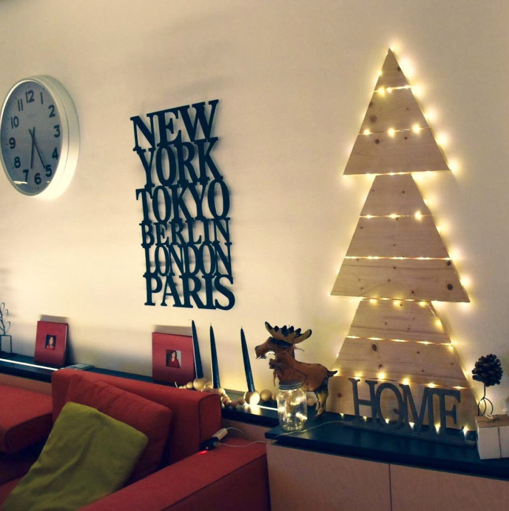 Albero Di Natale A Parete Fai Da Te Albero di Natale da parete: 10 idee per una decorazione originale