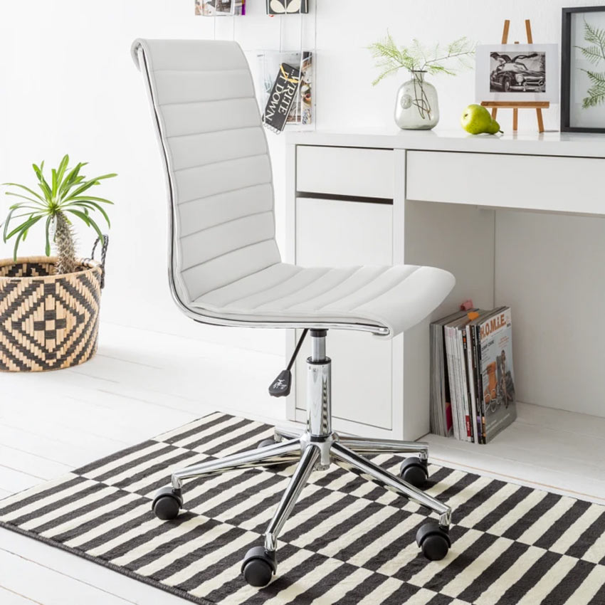 Seduta ergonomica bianca in similpelle con seduta ergonomica, perfetto per l'ufficio di casa.