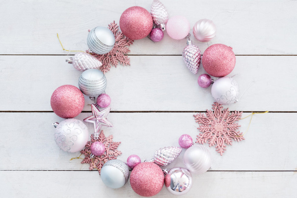 Creatività con le palline di Natale: 8 idee fai da te originali