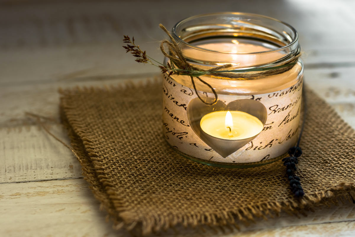 San Valentino a casa decorazione con candele