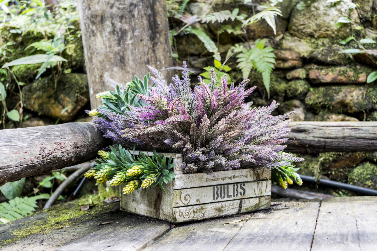 Arredare balcone e giardino con le cassette di legno