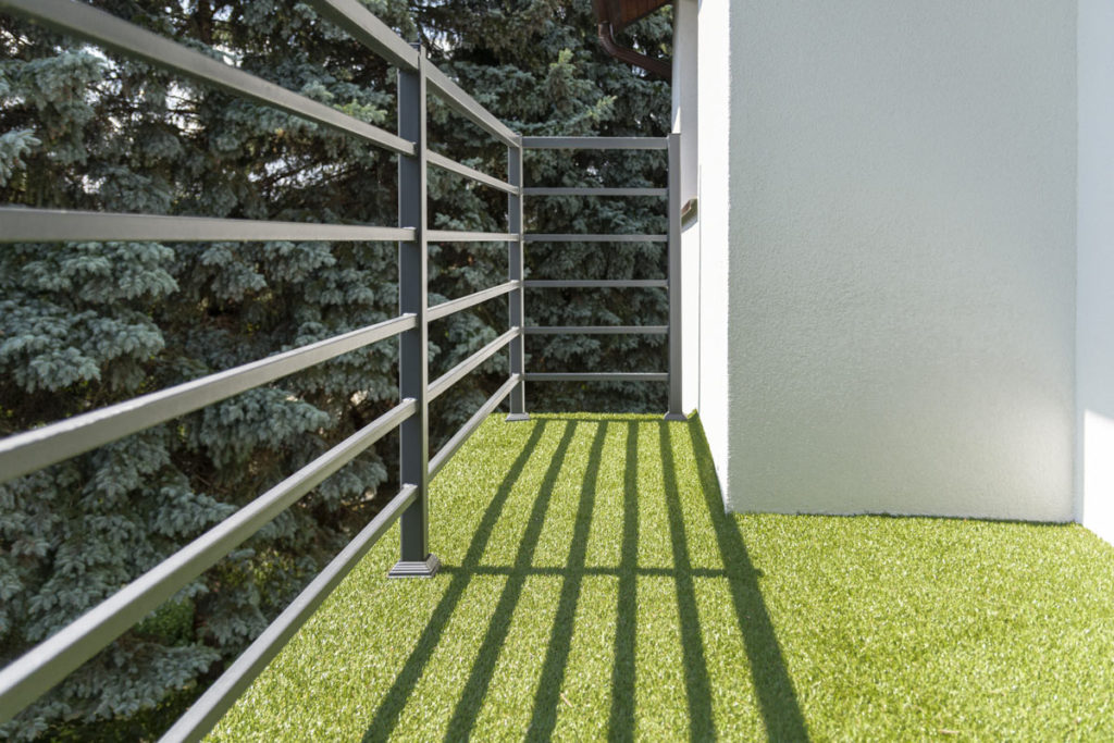 erba sintetica balcone