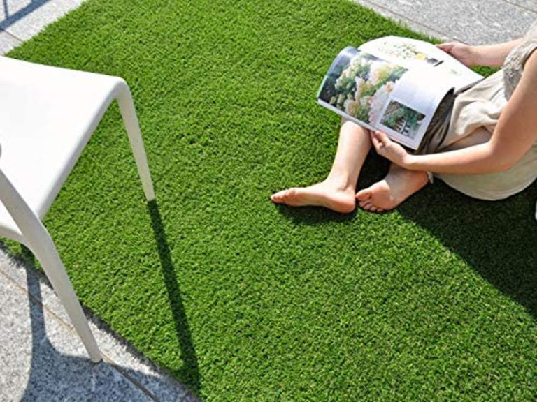 Erba sintetica sul balcone le varie tipologie e guida alla posa