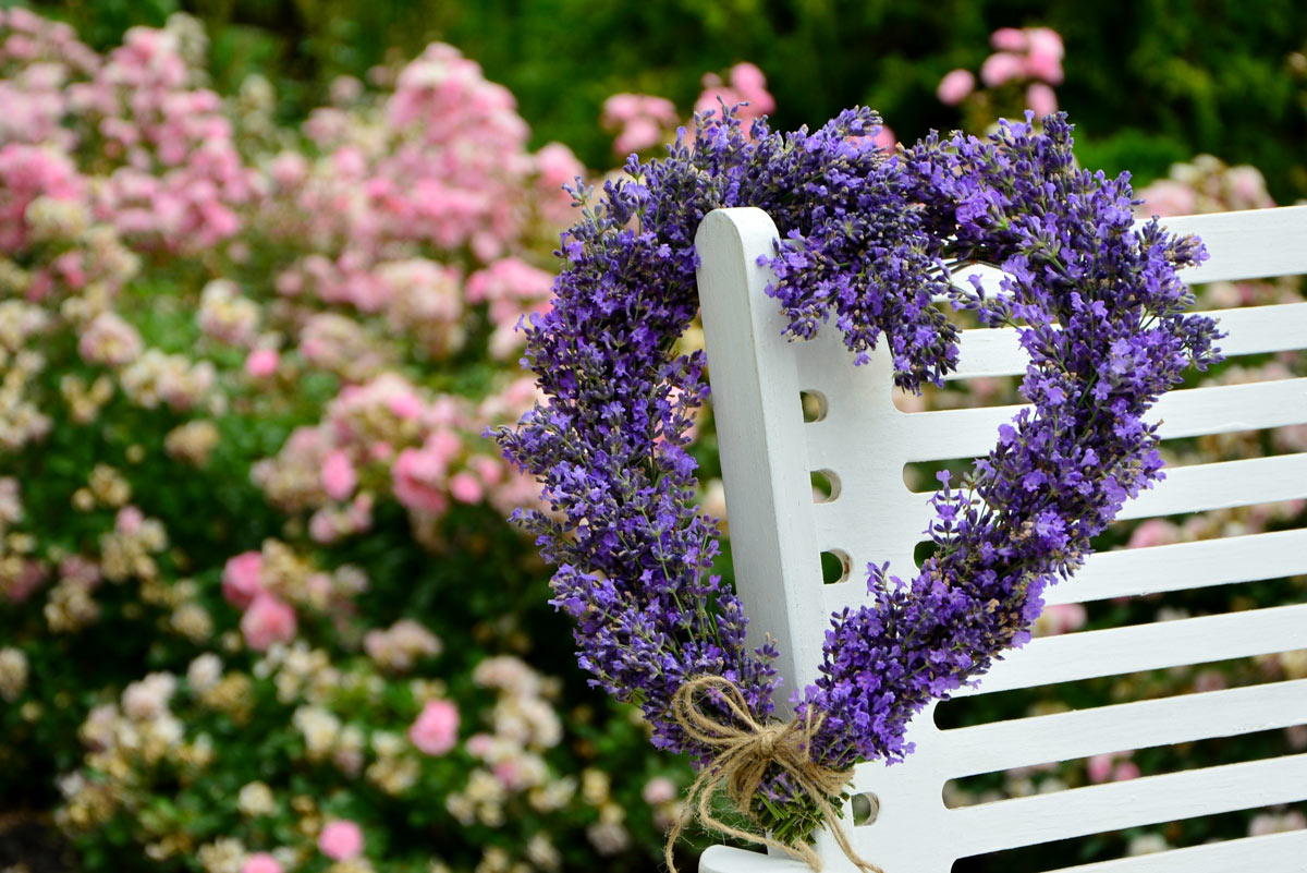 Sfiziose decorazioni shabby chic con la lavanda.