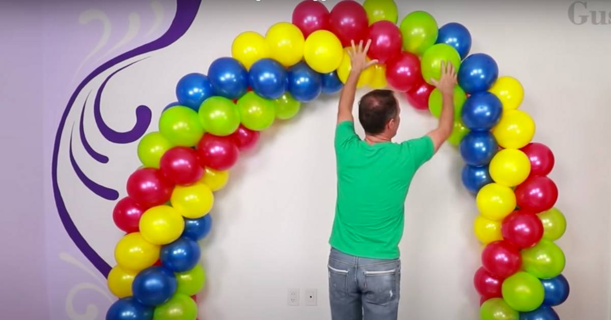 Realizzare un arco di palloncini fai da te senza struttura.