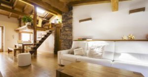 In molti sognano una casa arredata come un accogliente chalet: lasciatevi incantare Arredare casa stile chalet.