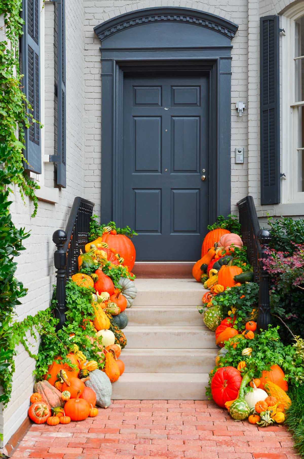 idee per decorare portico o ingresso Halloween