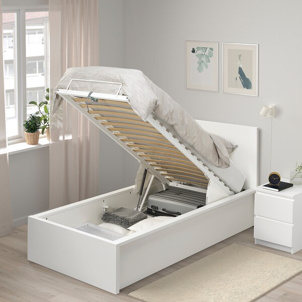 Letto singolo con contenitore IKEA.