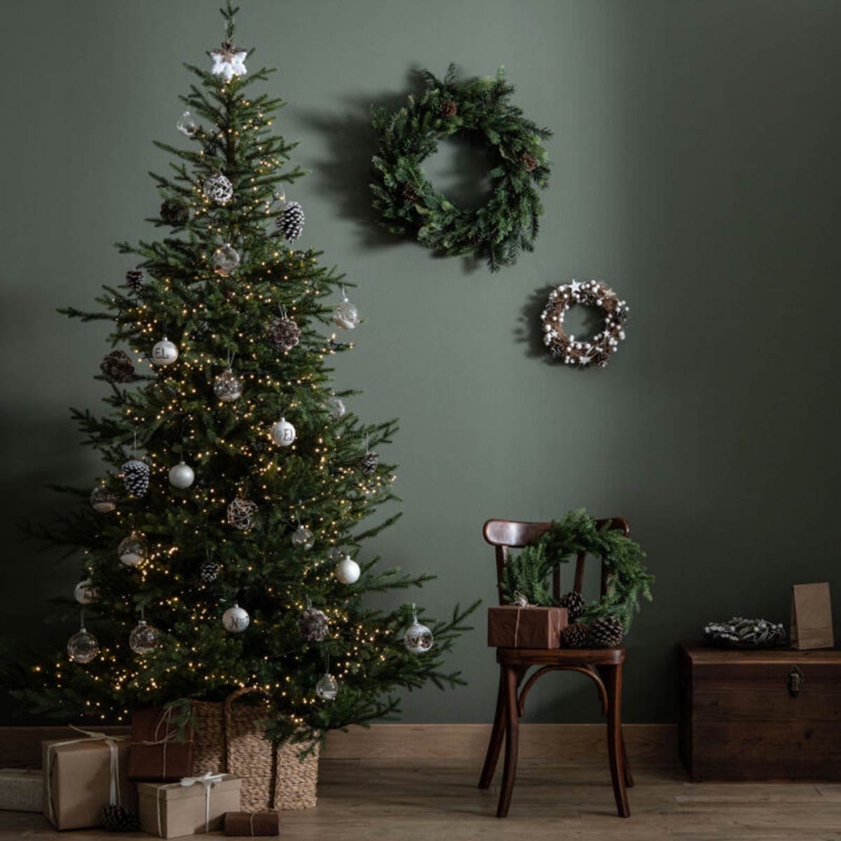 albero di Natale super chic con gli addobbi Maisons du Monde