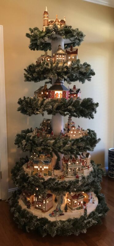 albero con Villaggio di Natale