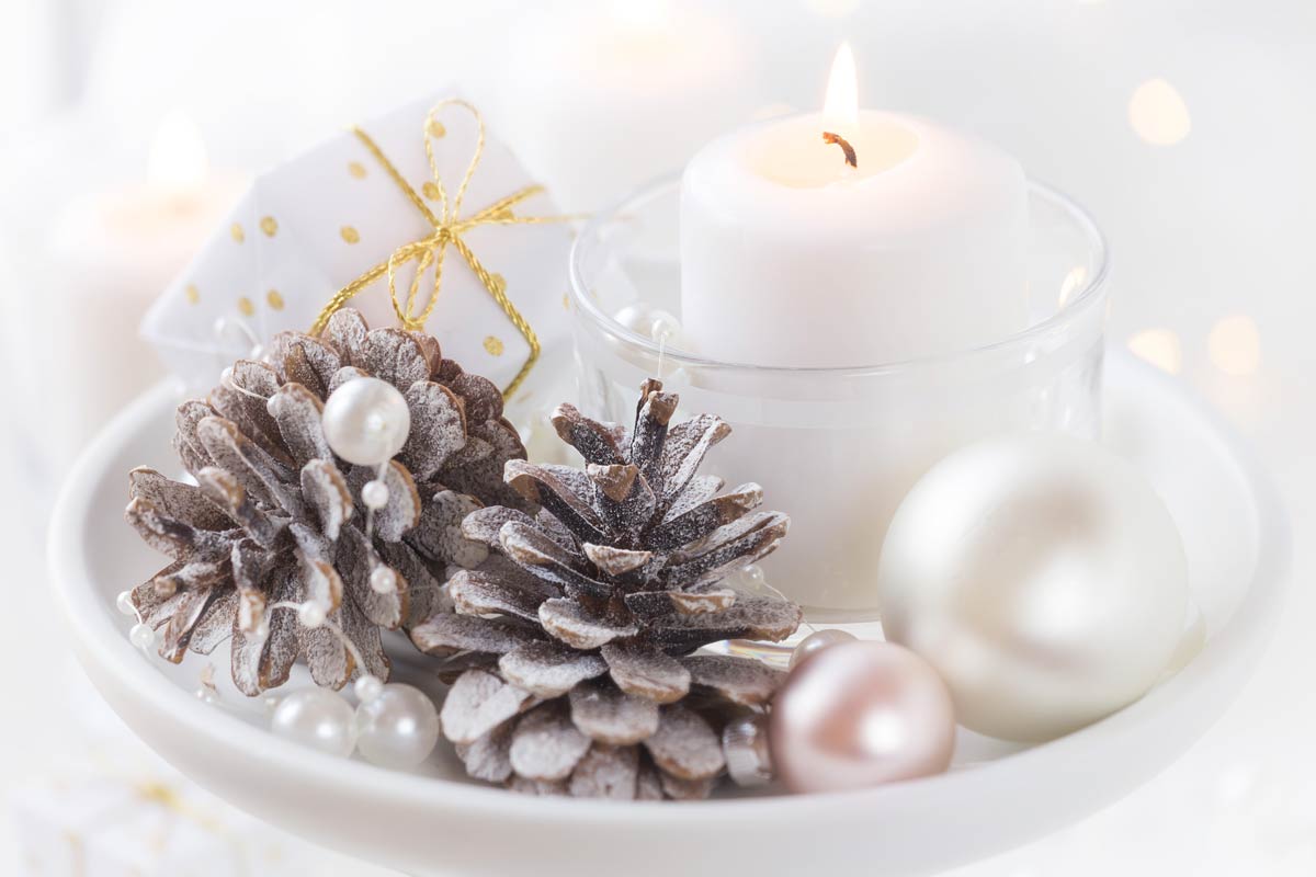 decorazioni a base di pigne per decorare il Natale