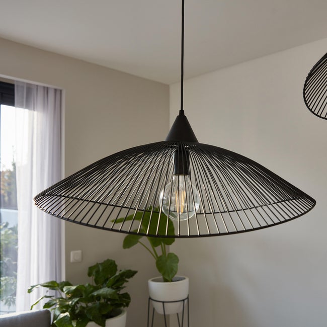 Lampadario Design Kasteli nero in metallo.