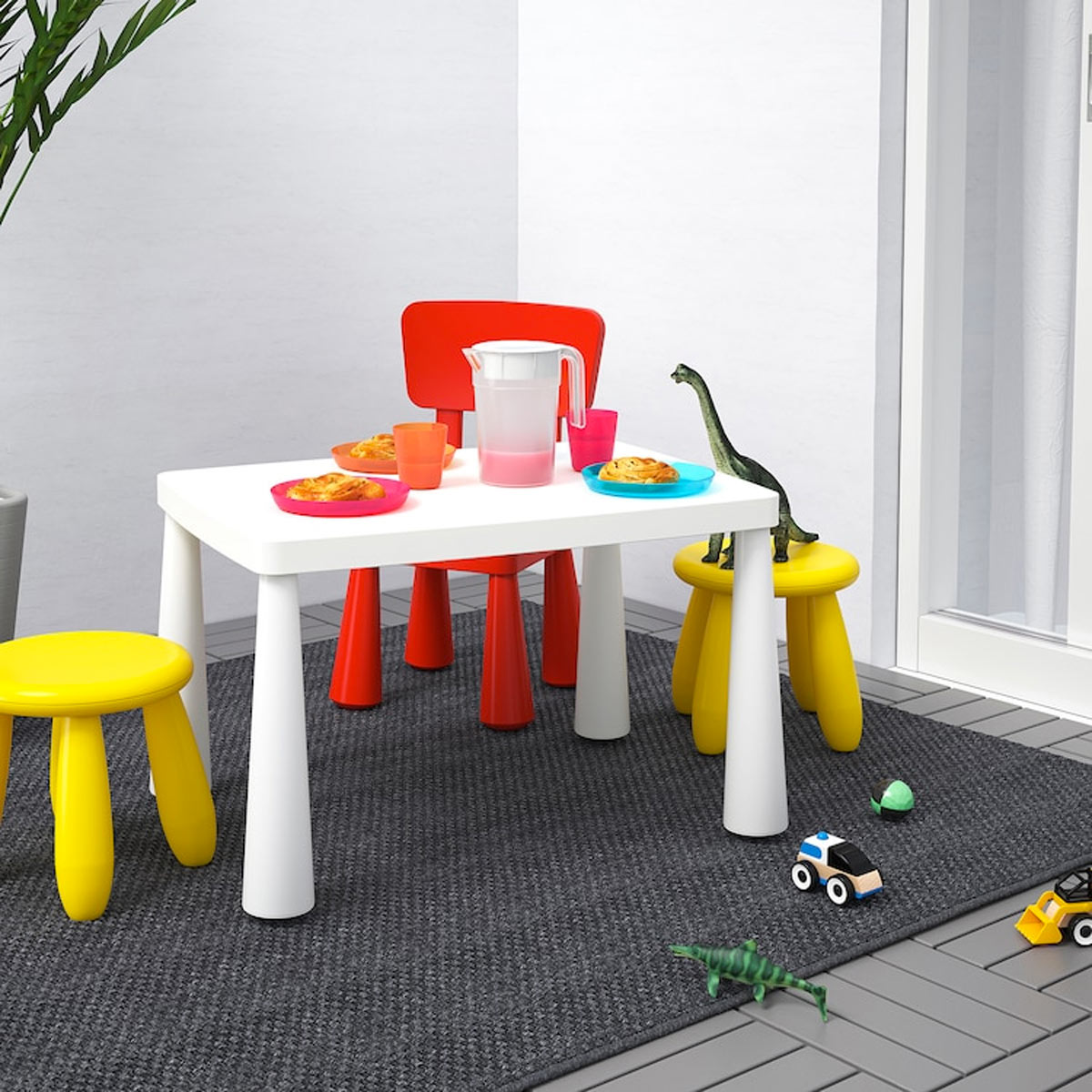 Sedioline e tavolino Ikea Mammut.