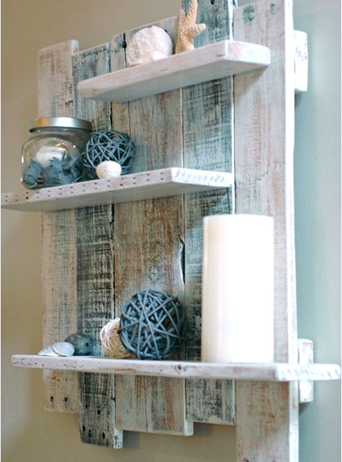 Mensole shabby chic fai da te con pallet di legno.