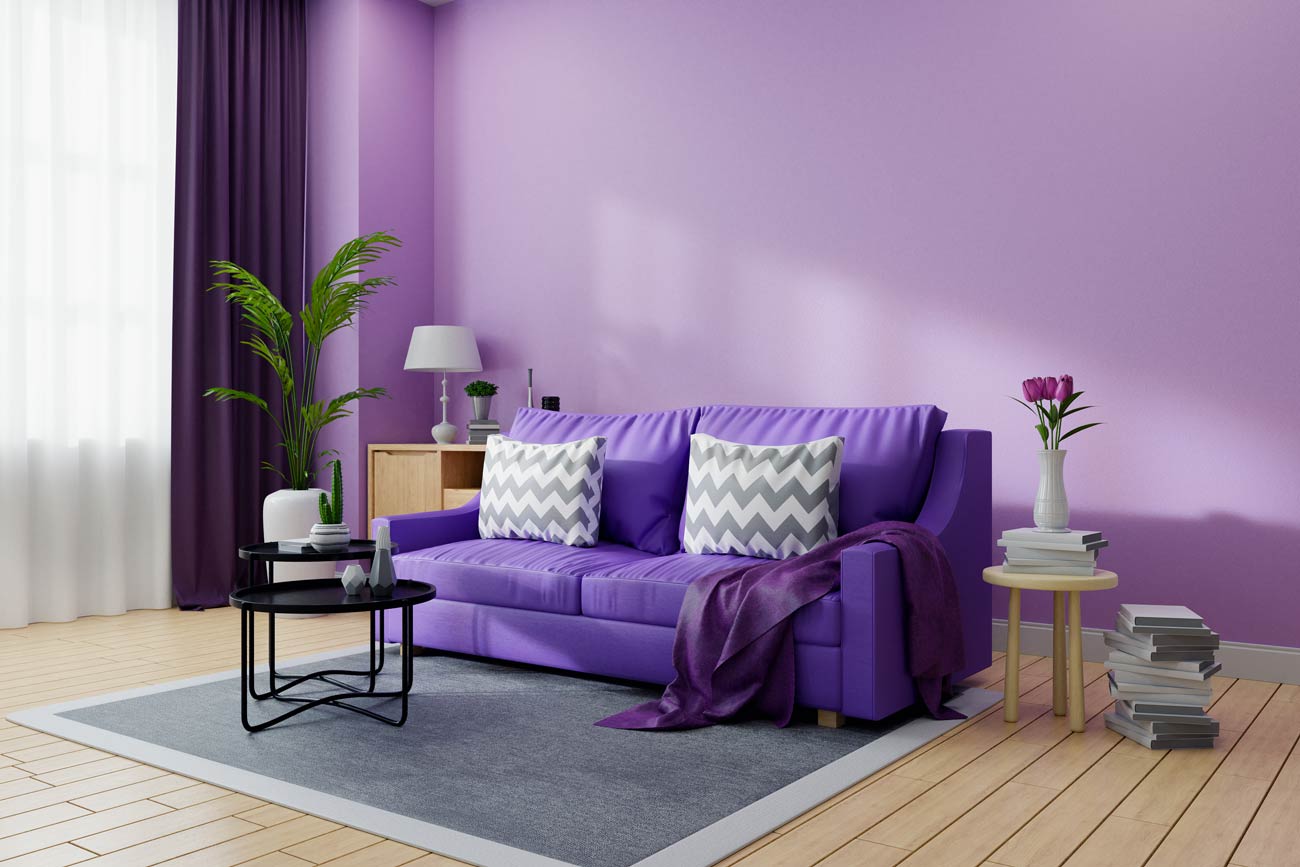 Parete salotto color viola.