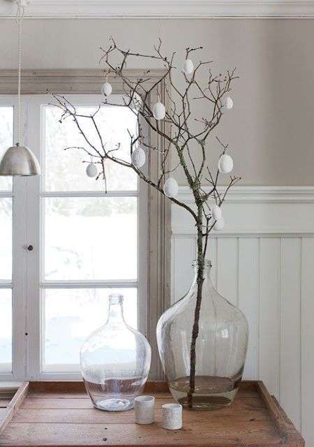 albero di pasqua in vaso con rami di legno