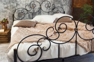 Arredamento in ferro battuto: un design elegante con un tocco retrò Arredamento in ferro battuto